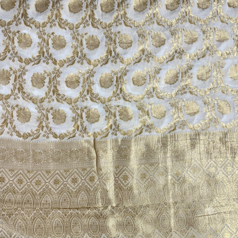 Dyeable Floral Jaal Jaquard Gerogette Saree with Heavy Pallu