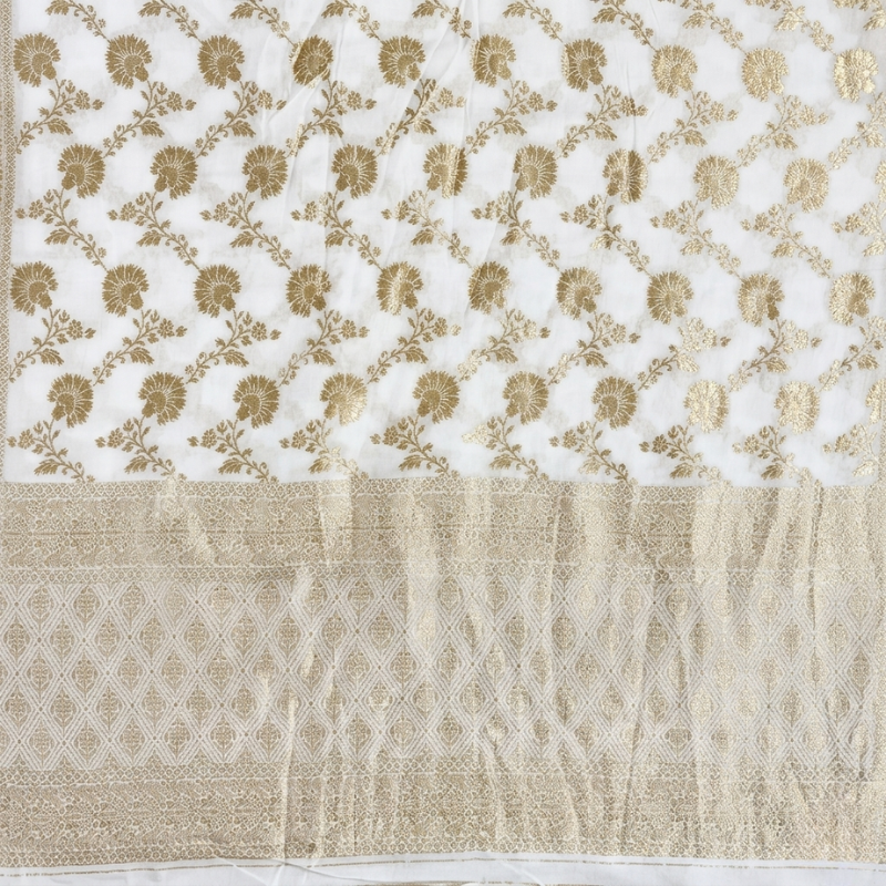 Dyeable Floral Jaal Jaquard Crepe Saree with Heavy Pallu
