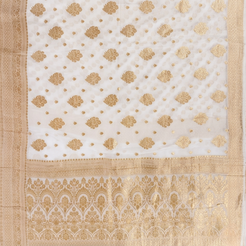 Dyeable Boota Jaquard Crepe Saree with Heavy Pallu